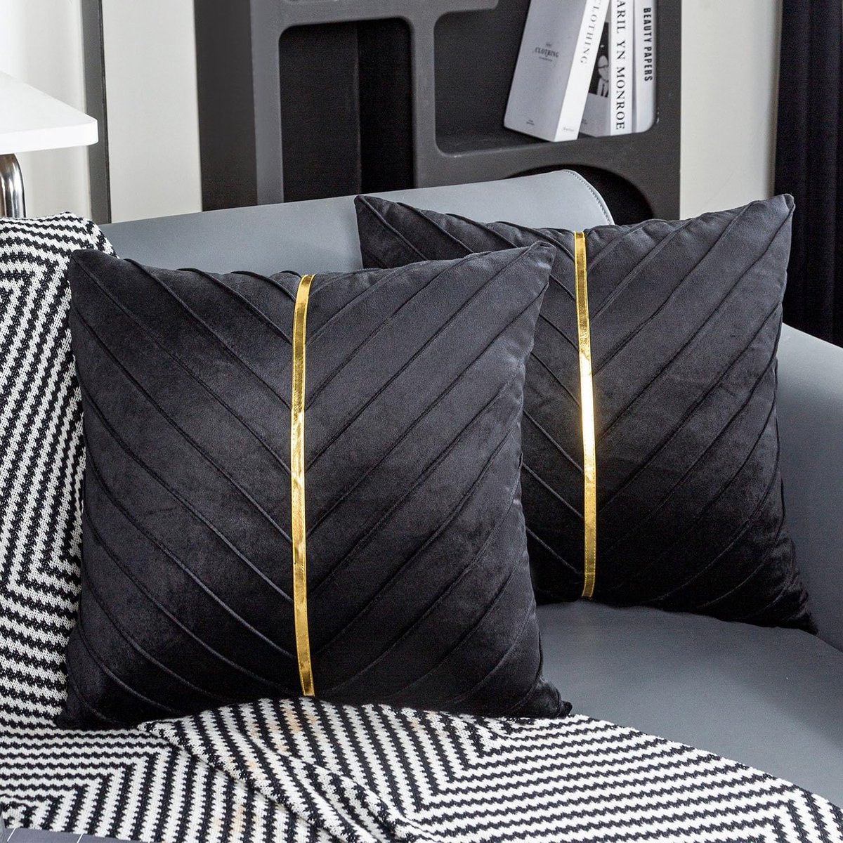 SnelShoppen - Kussensloop 50x50 Fluweel Zwart Set van 2 - Luxe Sierkussenhoes Goud - Zachte Kussenslopen voor Bank, Couch, Slaapkamer en Woonkamer