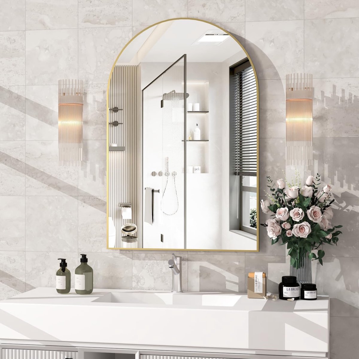 Wandspiegel - Goud - 90 x 60 cm - Gebogen Metalen Badkamerspiegel - Voor Slaapkamer, Entree en Woonkamer