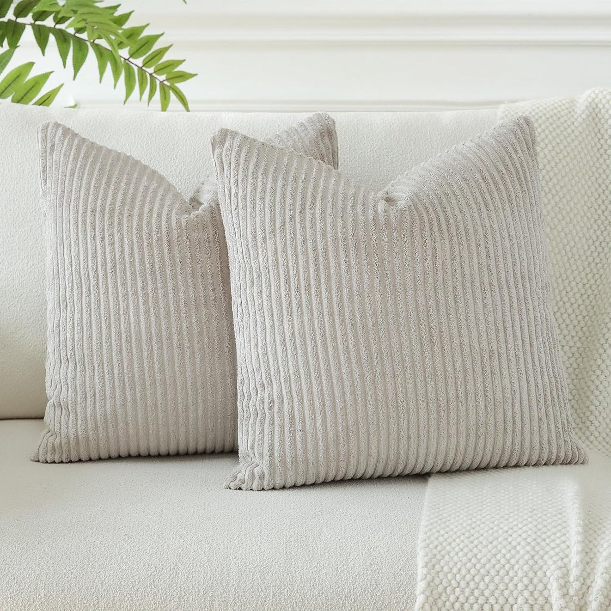 Corduroy Zachte Gestreepte Boho Decoratieve Gooien Kussenhoezen 22x22 Inch Kussenhoezen 55x55 cm Vierkante Kussensloop voor Bank Sofa Woonkamer Bed Home Decor Kussenhoezen Set van 2 (Lichtgrijs)