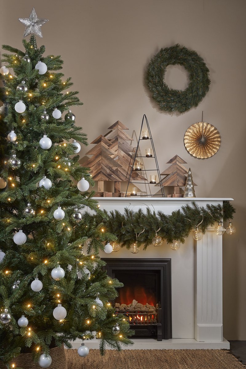 Black Box Trees Brampton Kerstboom - Realistische Kunstboom met Scharnierconstructie - Kerstversiering voor Binnen - Klassieke Boom van PE Naalden - H215 x Ø142 cm - Groen – foto 5