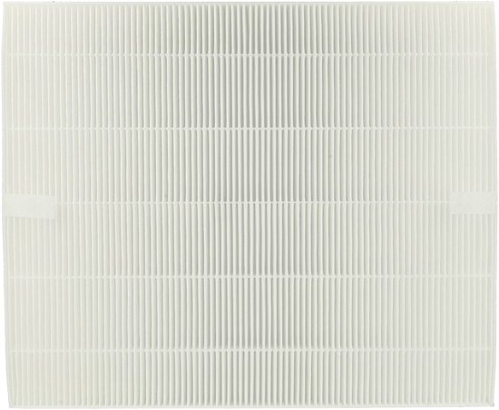 Een wit HEPA-filter met fijne vouwen, op een witte achtergrond.