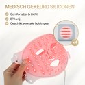 Wit LED gezichtsmasker, gedragen door een hand, met rode lampjes en een vergroot detail van de lampjes.