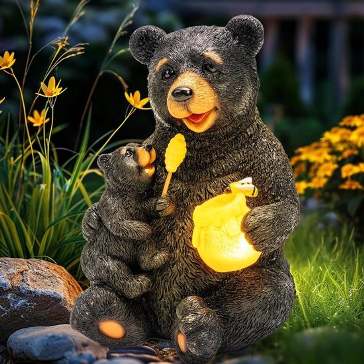 Tuinbeelden knuffelbeer Allecto Plus met verlichting