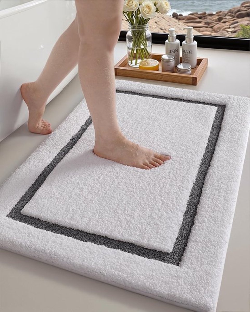 Badmat in Grijs, 61 x 92 cm, Waterabsorberend en Sneldrogend Microvezel, Antislip en Wasmachinebestendig, Luxe Badkamer Accessoire
