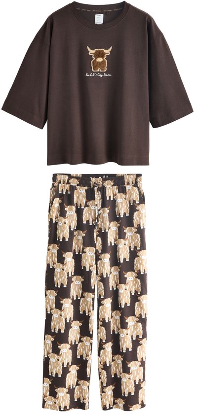 Bruine pyjamaset met top met geborduurde Schotse hooglander en broek met all-over print van Schotse hooglanders.