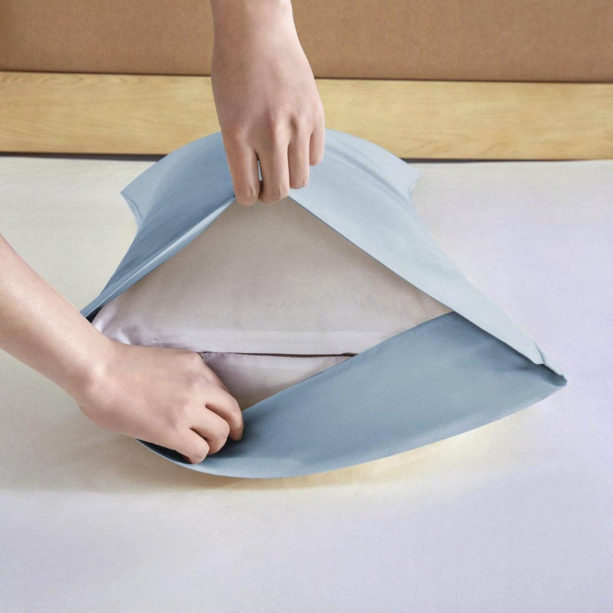 Cushion Covers 50 x 80 cm - Microfiber - Lichtblauw - Zachte stof met envelop sluiting - ShopVlot