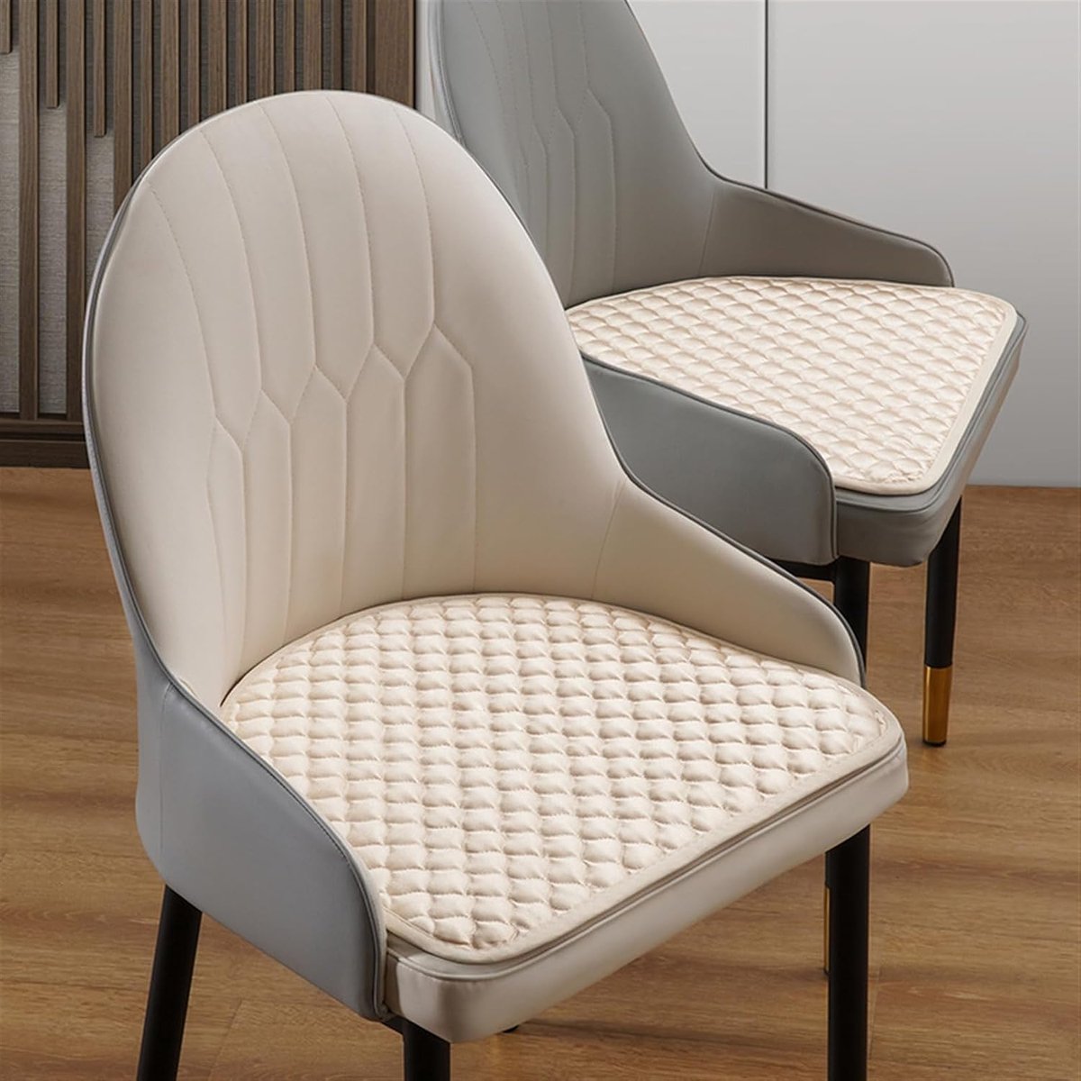 Set van 2 zachte comfortabele D-vormige antislip stoelkussens, machinewasbaar, eetkamerstoelkussen voor keuken, binnen, Beige, 45 x 44 cm