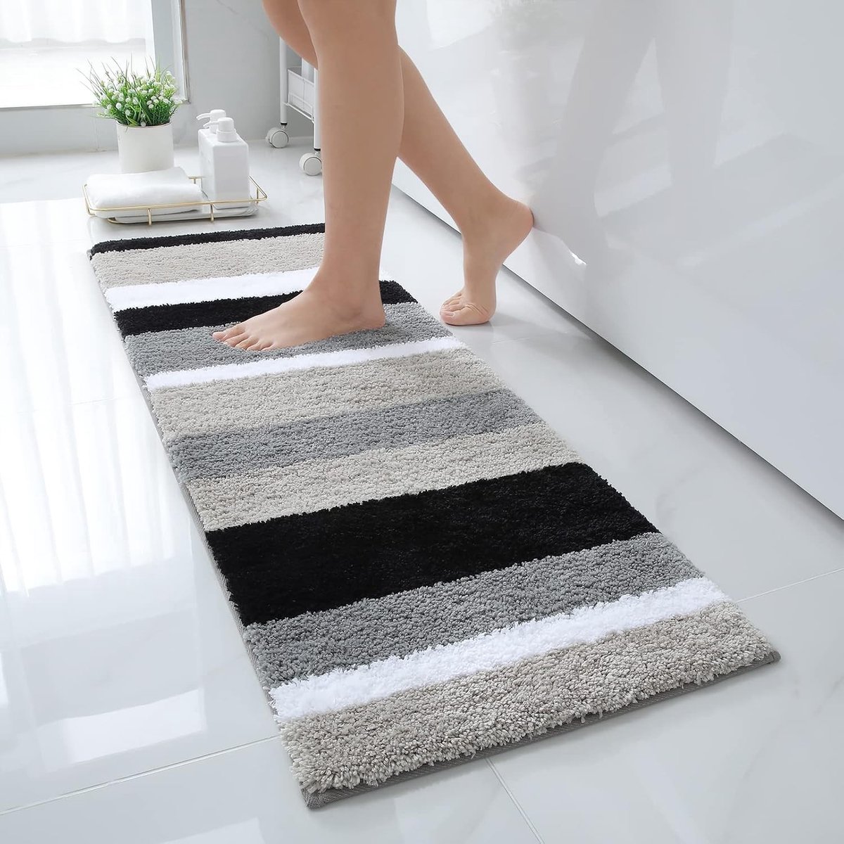 Zachte en Absorberende Badmat van Microvezel, Antislip, Wasbaar, 40 x 120 cm, Zwart/Grijs - Comfortabel en Veilig voor de Badkamer, Ideaal voor Douche en Bad