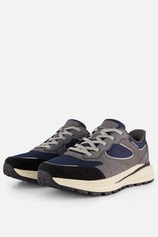 Grijze en donkerblauwe Skechers sneaker met veters, suède en mesh details.