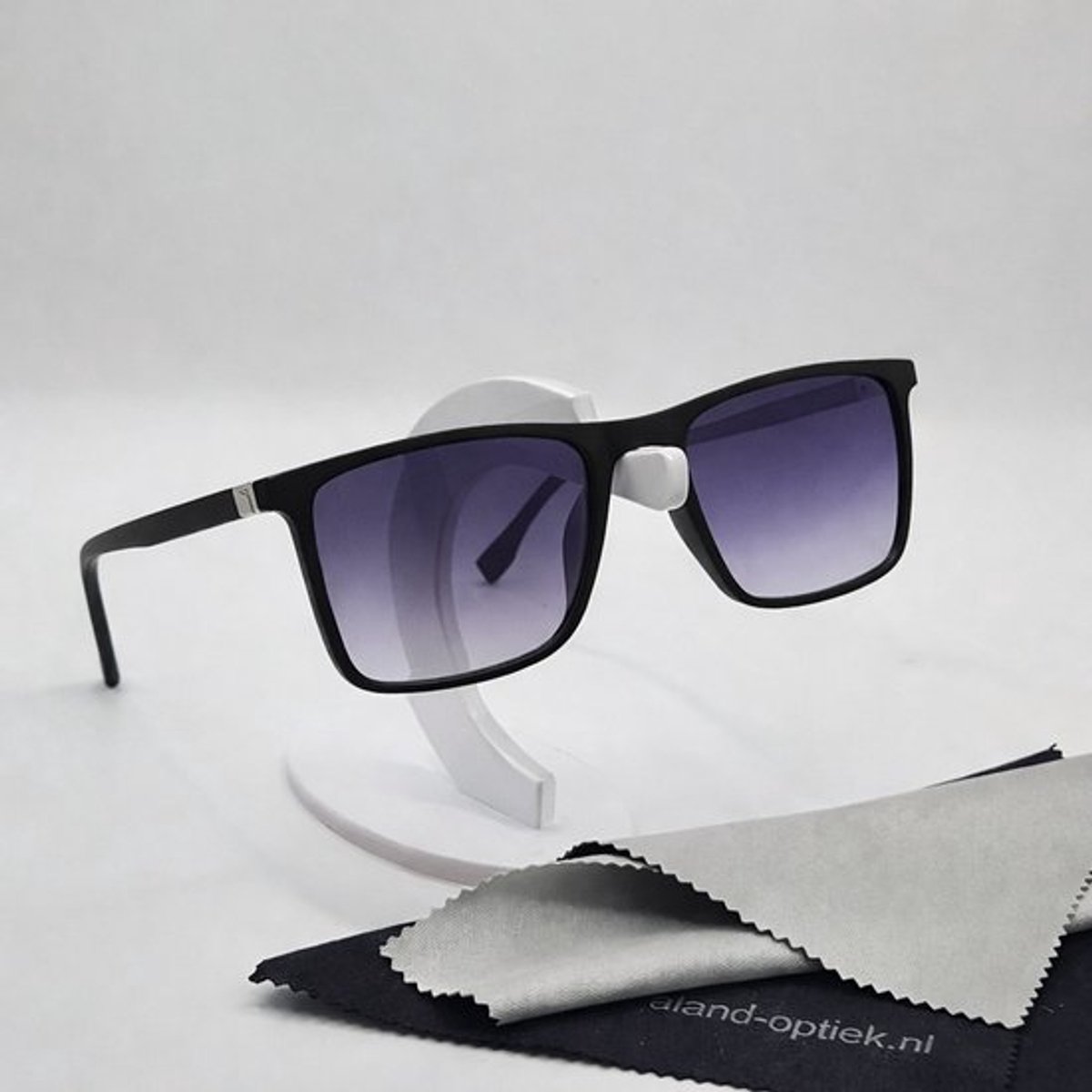 Afstandbril -0,75 / GEEN LEESBRIL / zonnebril voor veraf op sterkte / myopia glasses / MIN BRIL -0.75 / unisex bril op sterkte -0,75 voor bijziendheid / zwarte montuur met afstandslenzen / 2024 Aland optiek