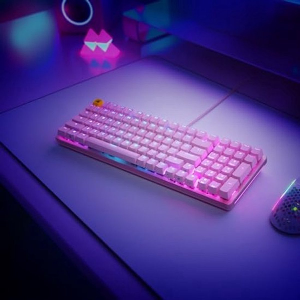 Mechanisch gamingtoetsenbord met aanpasbare RGB-verlichting en aluminium frame