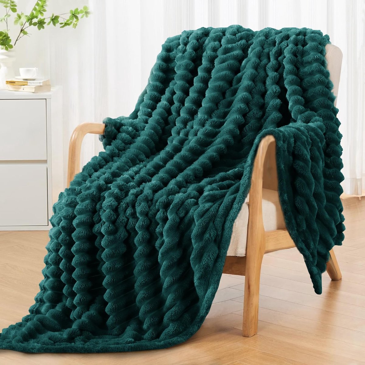 Elzusha- Flanellen Deken 150 x 200 cm - Fleece Plaid - Zacht en Warm - Voor Bank en Bed - 300 g/m² - Lichtgroen