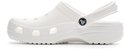 Witte Crocs Clog, zijaanzicht. Rubberen klomp met band.