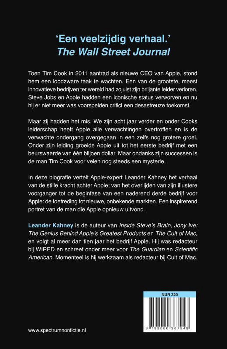 Achterkant van een boek met de titel 'Tim Cook'. Tekst over zijn leiderschap bij Apple na Steve Jobs. 'Een veelzijdig verhaal.' - The Wall Street Journal.