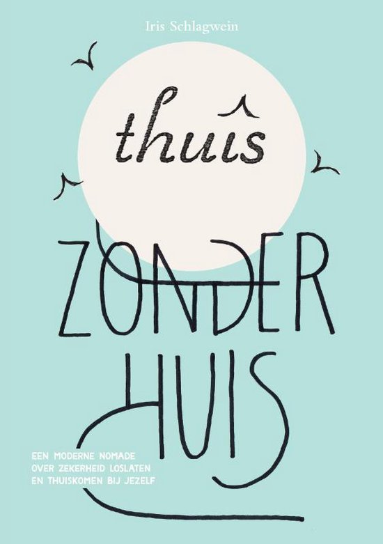 Voorkant van het boek "Thuis zonder huis" met de titel in handgeschreven letters op een lichtblauwe achtergrond.