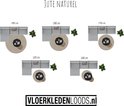 Afbeeldingen tonen maten rond vloerkleed Jute Naturel met diverse opstellingen van banken en tafels.