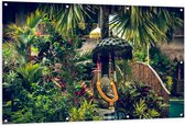 WallClassics - Tuinposter – Stenen Beeld in Park vol Planten - 150x100 cm Foto op Tuinposter (wanddecoratie voor buiten en binnen)