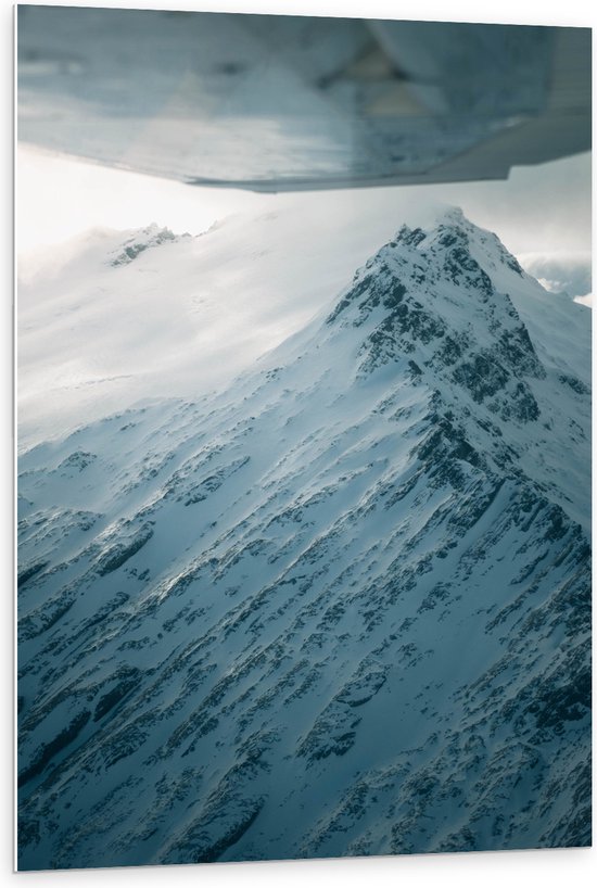WallClassics - PVC Schuimplaat - Sneeuw op een Hoge Berg - 80x120 cm Foto op PVC Schuimplaat (Met Ophangsysteem)