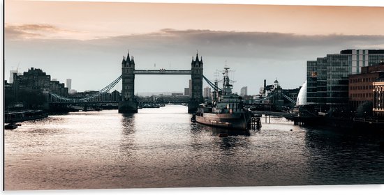 Dibond - Tower Bridge met Zonsondergang in Londen, Engeland - 100x50 cm Foto op Aluminium (Met Ophangsysteem)