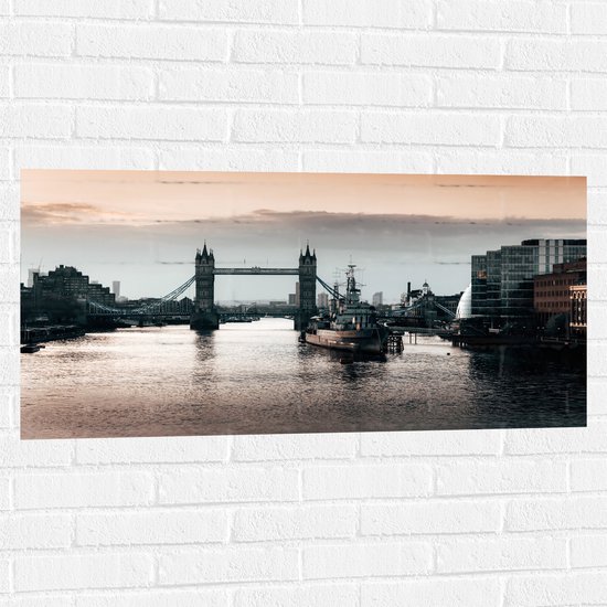Muursticker - Tower Bridge met Zonsondergang in Londen, Engeland - 100x50 cm Foto op Muursticker