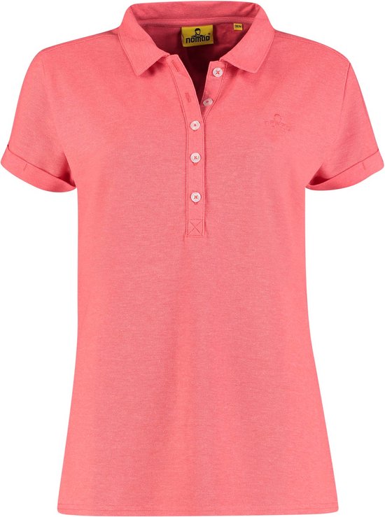 Een roze dames poloshirt met korte mouwen, witte knopen en opgestreken kraag, met een NOMAD label zichtbaar.