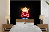 Behang - Fotobehang Gaming quotes - Neon - House of gaming - Kroon - Tekst - Breedte 300 cm x hoogte 300 cm