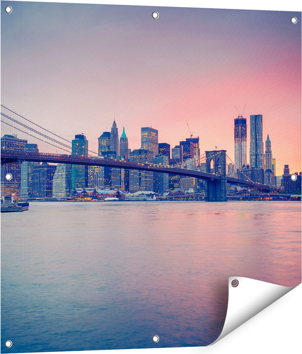 Gards Tuinposter New York Brooklyn Brug bij Zonsondergang - 80x80 cm - Tuindoek - Tuindecoratie - Wanddecoratie buiten - Tuinschilderij Multikleur