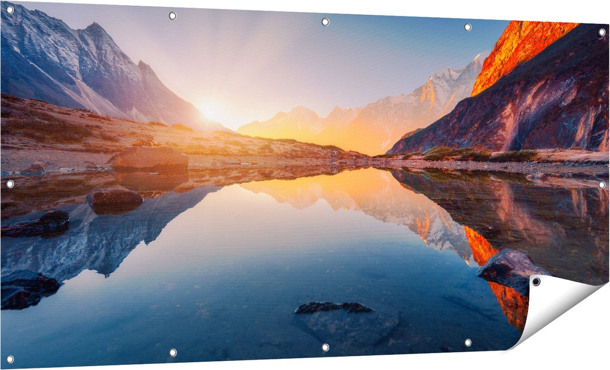 Gards Tuinposter Bergen Landschap met Zonsopgang - 160x80 cm - Tuindoek - Tuindecoratie - Wanddecoratie buiten - Tuinschilderij Multikleur