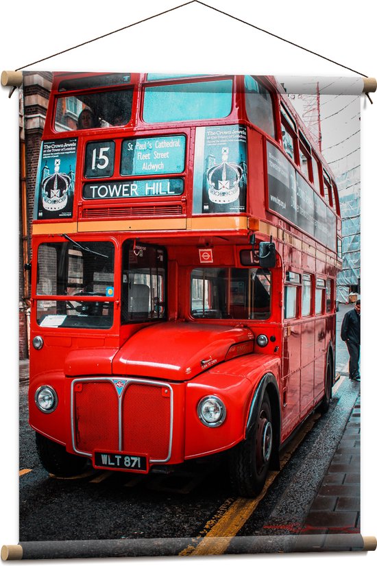 Textielposter - Traditionele Rode Bus in Londen, Verenigd Koninkrijk - 60x80 cm Foto op Textiel