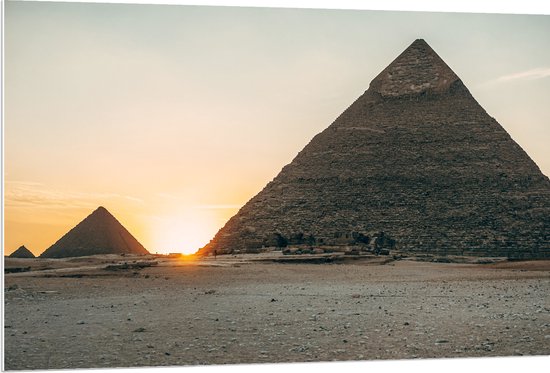 PVC Schuimplaat - Woestijn met Piramides - Egypte - 120x80 cm Foto op PVC Schuimplaat (Met Ophangsysteem)