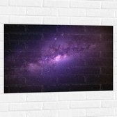 WallClassics - Muursticker - Paarse Gloed over Sterrenhemel in Heelal - 90x60 cm Foto op Muursticker