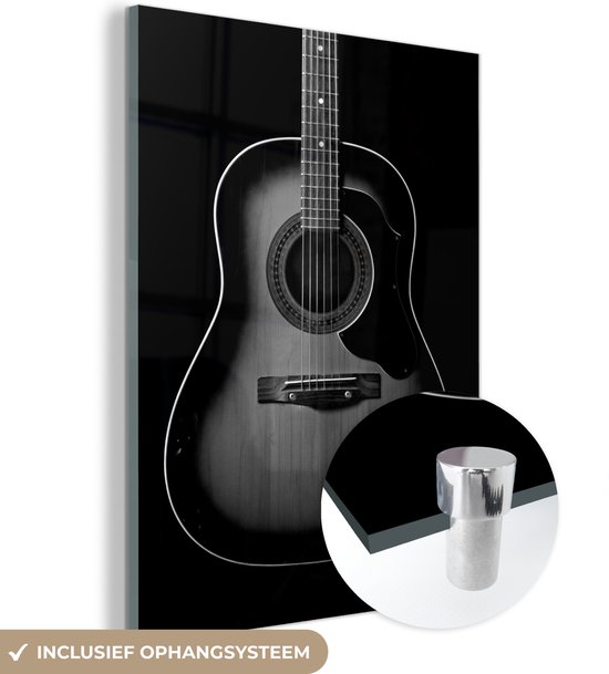 Glasschilderij - Akoestische gitaar op een zwarte achtergrond - zwart wit - Acrylaat Schilderijen - Foto op Glas