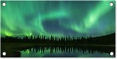 Tuinposter Noorderlicht - Bomen - Water - Alaska - 60x30 cm - Tuindoek - Buitenposter