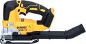 De gele en zwarte DeWalt decoupeerzaag met stofafzuiging op een witte achtergrond.