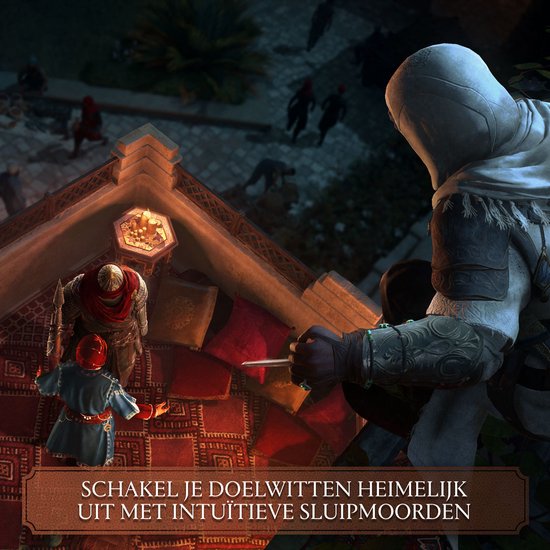 Een figuur in wit kleed met capuchon staat op een dak, kijkend naar twee personen. Tekst: Schakel je doelwitten heimelijk uit met intuïtieve sluipmoorden.