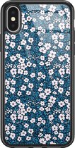 Casimoda® hoesje - Geschikt voor iPhone Xs - Bloemen Blauw - Luxe Hard Case Zwart - Backcover telefoonhoesje - Blauw