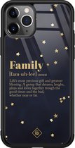Casimoda® hoesje - Geschikt voor iPhone 11 Pro Max - Family Is Everything - Luxe Hard Case Zwart - Backcover telefoonhoesje - Zwart