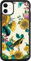 Casimoda® hoesje - Geschikt voor iPhone 11 - Zonnebloemen / Bloemen - Luxe Hard Case Zwart - Backcover telefoonhoesje - Geel