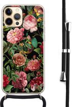 Hoesje met koord - Geschikt voor iPhone 12 - Rode bloemen - Verstelbaar zwart koord - Zwart, Transparant - Bloemen - Leuke Telefoonhoesjes