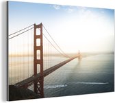 Wanddecoratie Metaal - Aluminium Schilderij Industrieel - Ochtendmist bij de Golden Gate Bridge in Californië - 60x40 cm - Dibond - Foto op aluminium - Industriële muurdecoratie - Voor de woonkamer/slaapkamer