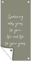 Tuinposter - Quotes - Tuin - Leven - Groen - Engels - Tekst - Spreuken - Gardening adds years to your life, and life to your years - 30x60 cm - Schuttingdoek - Tuindoek