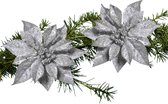 Kerstboom bloemen op clip - 2x stuks - zilver - kunststof - 18 cm