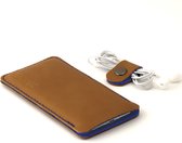 Coque iPhone 14 Pro Max en cuir JACCET - Cuir couleur Cognac avec feutre de laine bleu - Fabriqué à la main aux Nederland