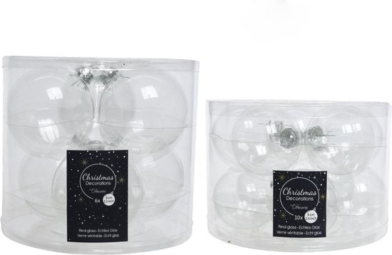 Deux emballages ronds et transparents contenant des boules de Noël en verre transparent avec des ornements argentés pour les suspendre.