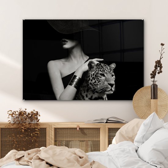 MuchoWow® Glasschilderij 120x80 cm - Schilderij acrylglas - Vrouw - Luipaard - Luxe - Zwart - Wit - Dier - Foto op glas - Muurdecoratie woonkamer - Wanddecoratie slaapkamer - Schilderijen