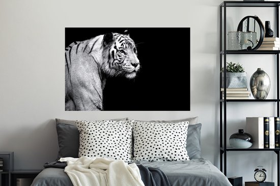 Sticker Muursticker Close-up Animaux in Zwart- Wit - Studio shot tigre blanc sur fond noir en noir et blanc - 120x80 cm - film adhésif autocollant - sticker mural repositionnable