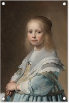 Tuindecoratie Portret van een meisje in het blauw - Schilderij van Johannes Cornelisz. Verspronck - 40x60 cm - Tuinposter - Tuindoek - Buitenposter