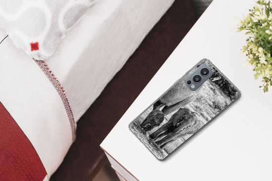 Convient pour coque OnePlus Nord 2 5G - Éléphant - Water - Animaux - Zwart - Wit - Étui de téléphone en Siliconen