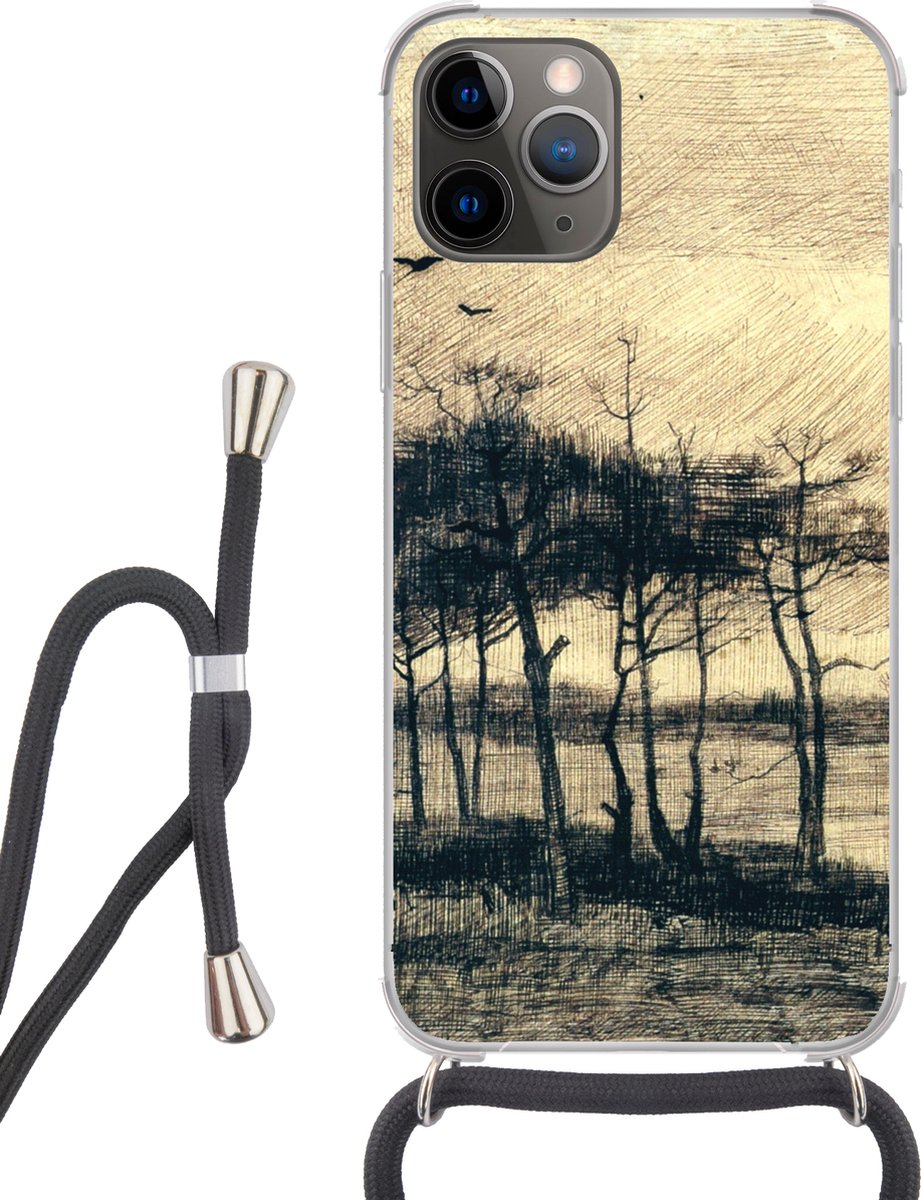 Telefoonhoesje Geschikt voor iPhone 13 Pro Max - Dennenbomen in het moeras - Vincent van Gogh - Siliconen - Crossbody - Backcover met Koord - Telefoonhoesje met koord - Hoesje met touw Telefoonhoesje