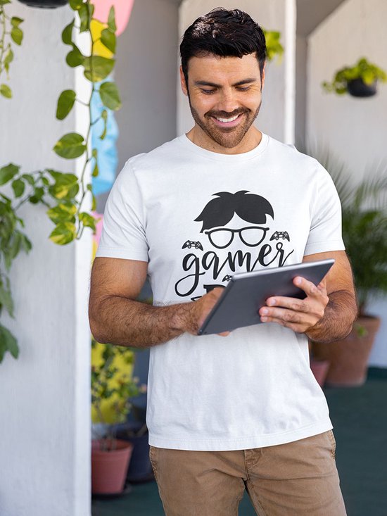 Shirt - Gamer dad - Wurban Wear | Grappig shirt | Leuk cadeau | Unisex tshirt | Vaderdag cadeau | Voetbal | Gewichten | Wit & Zwart